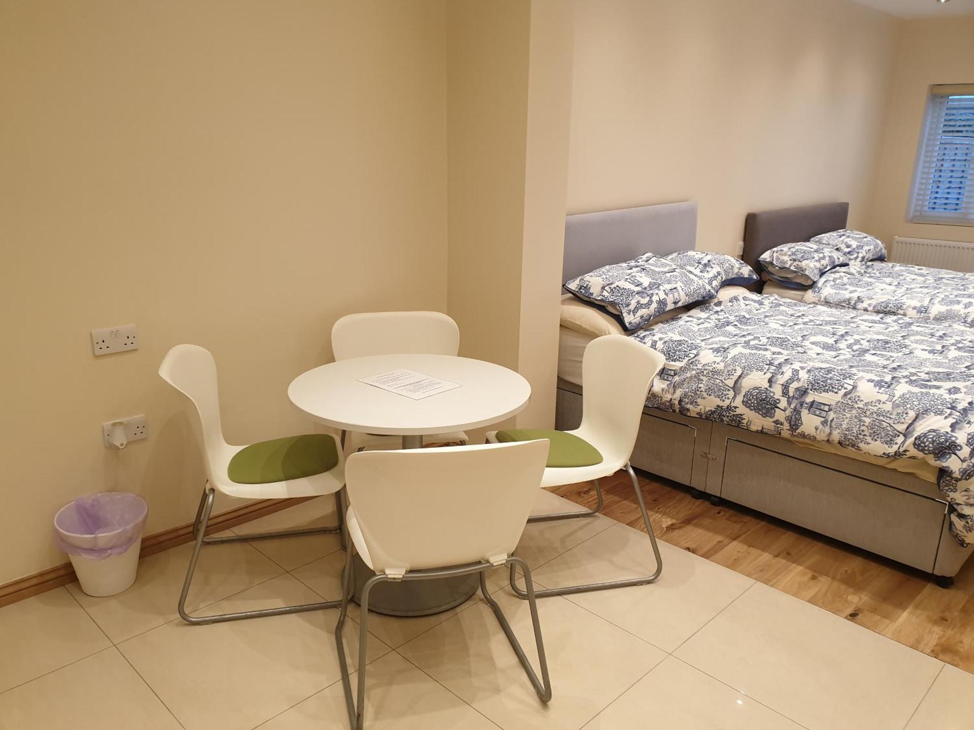 London Luxury Apartments 3 Bedroom Sleeps 8 With 3 Bathrooms 4 Mins Walk To Tube Free Parking Ilford Exterior foto